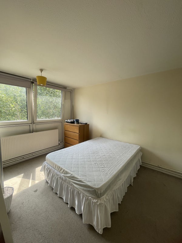 Room Evenwood Close in Greater London