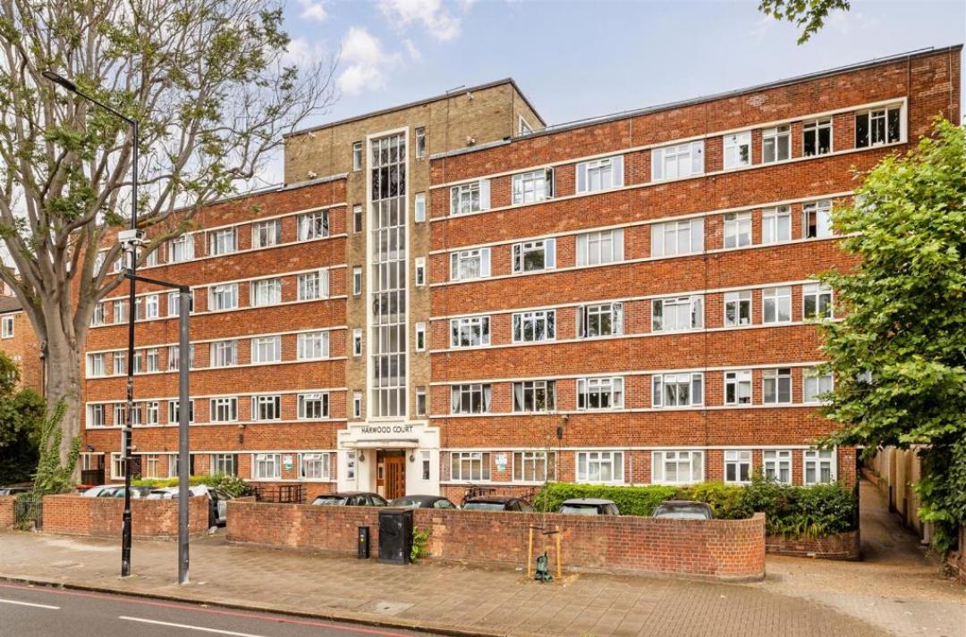 Flat Dryburgh Road in Greater London