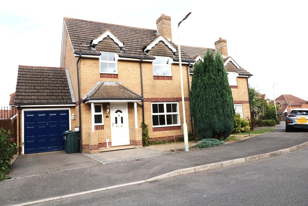 House Redberry Road in Ashford