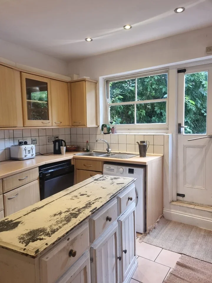 Room Sigdon Road in Greater London