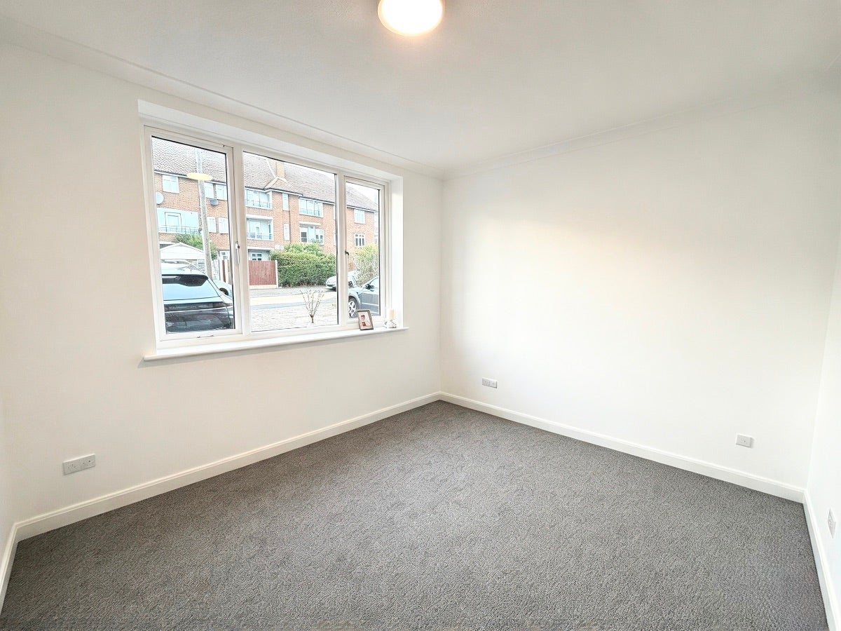 House Leyburn Crescent in Greater London
