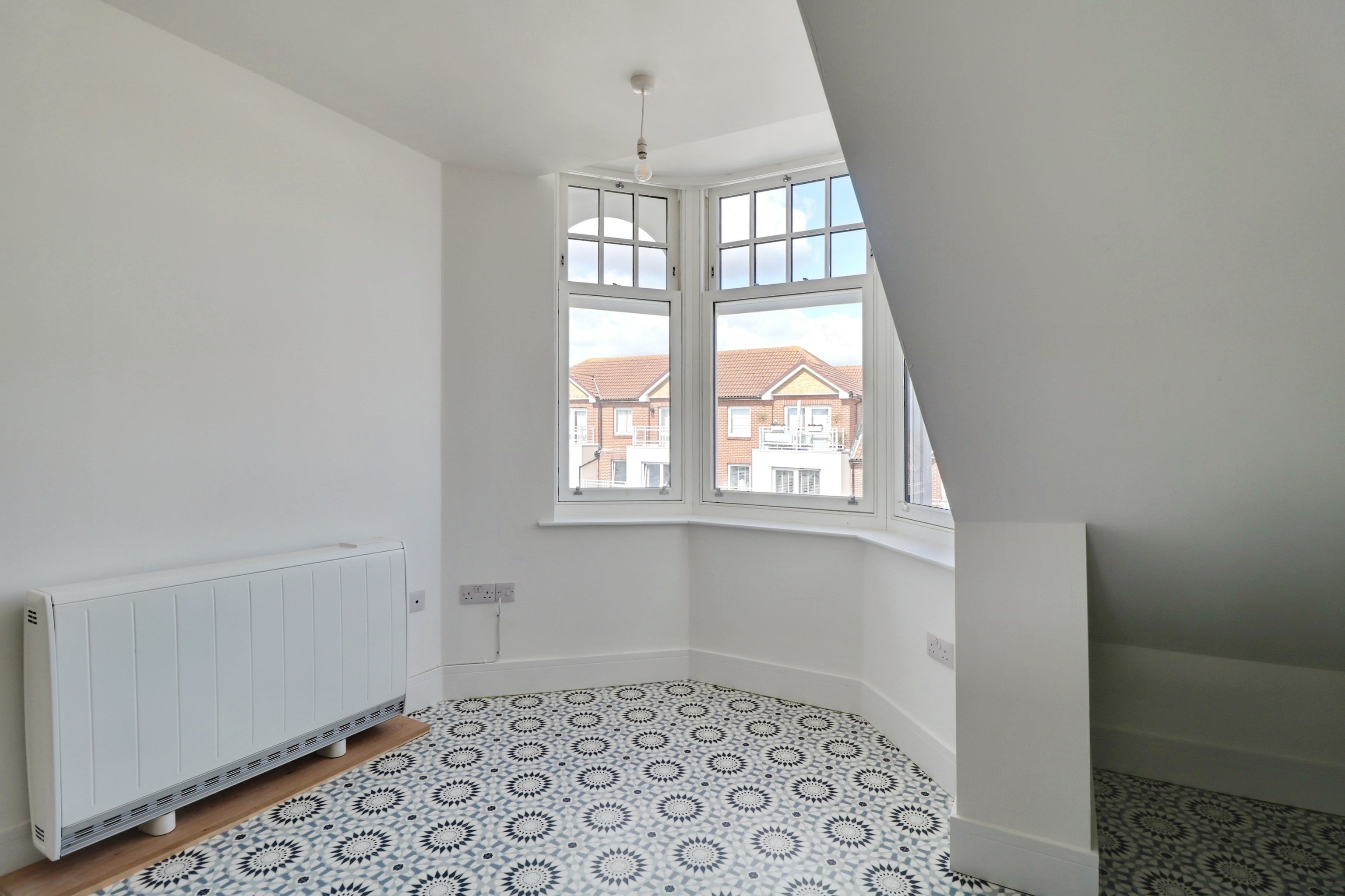 Flat Tintern Avenue in Southend-on-Sea