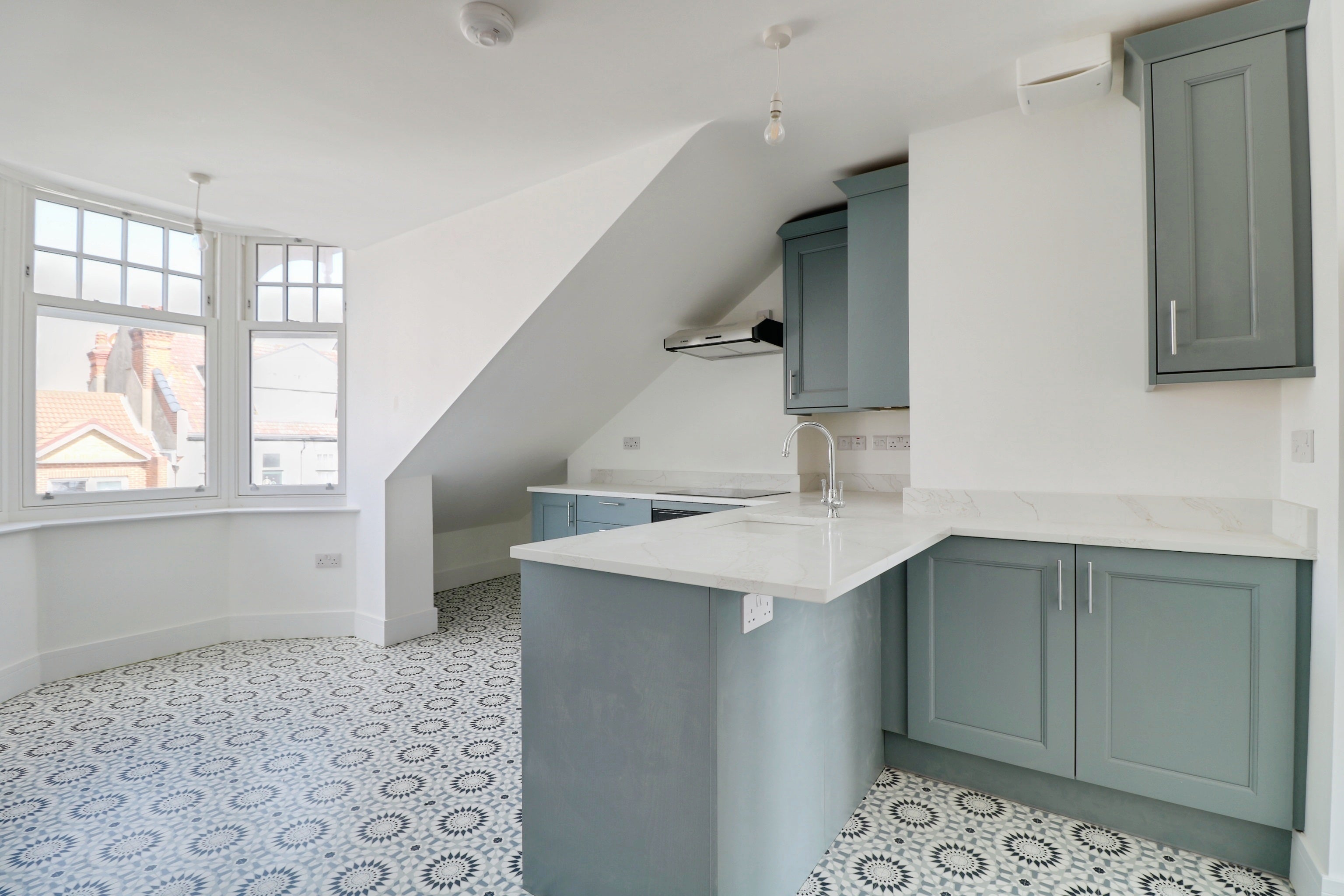 Flat Tintern Avenue in Southend-on-Sea