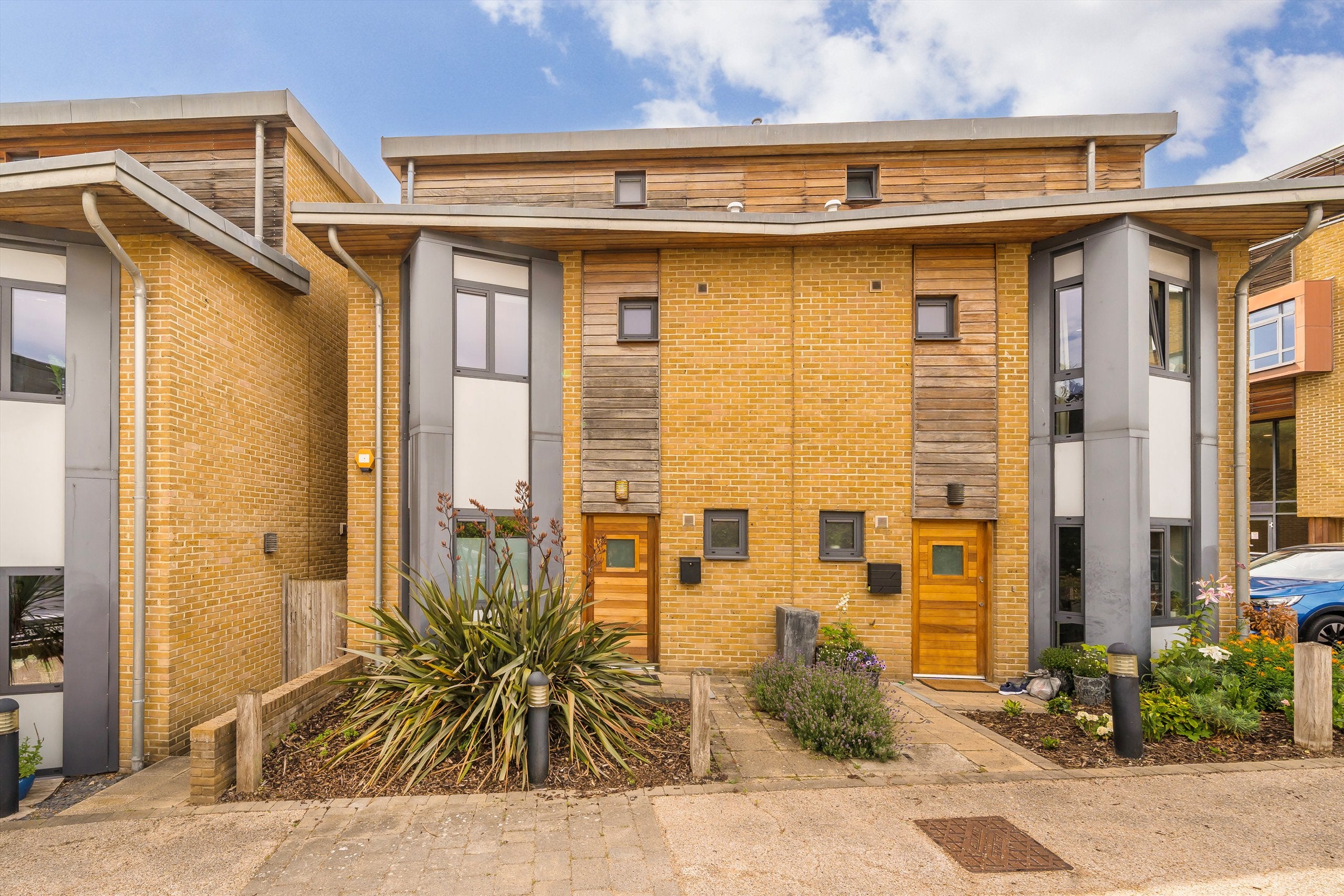 House Woodland Crescent in Greater London