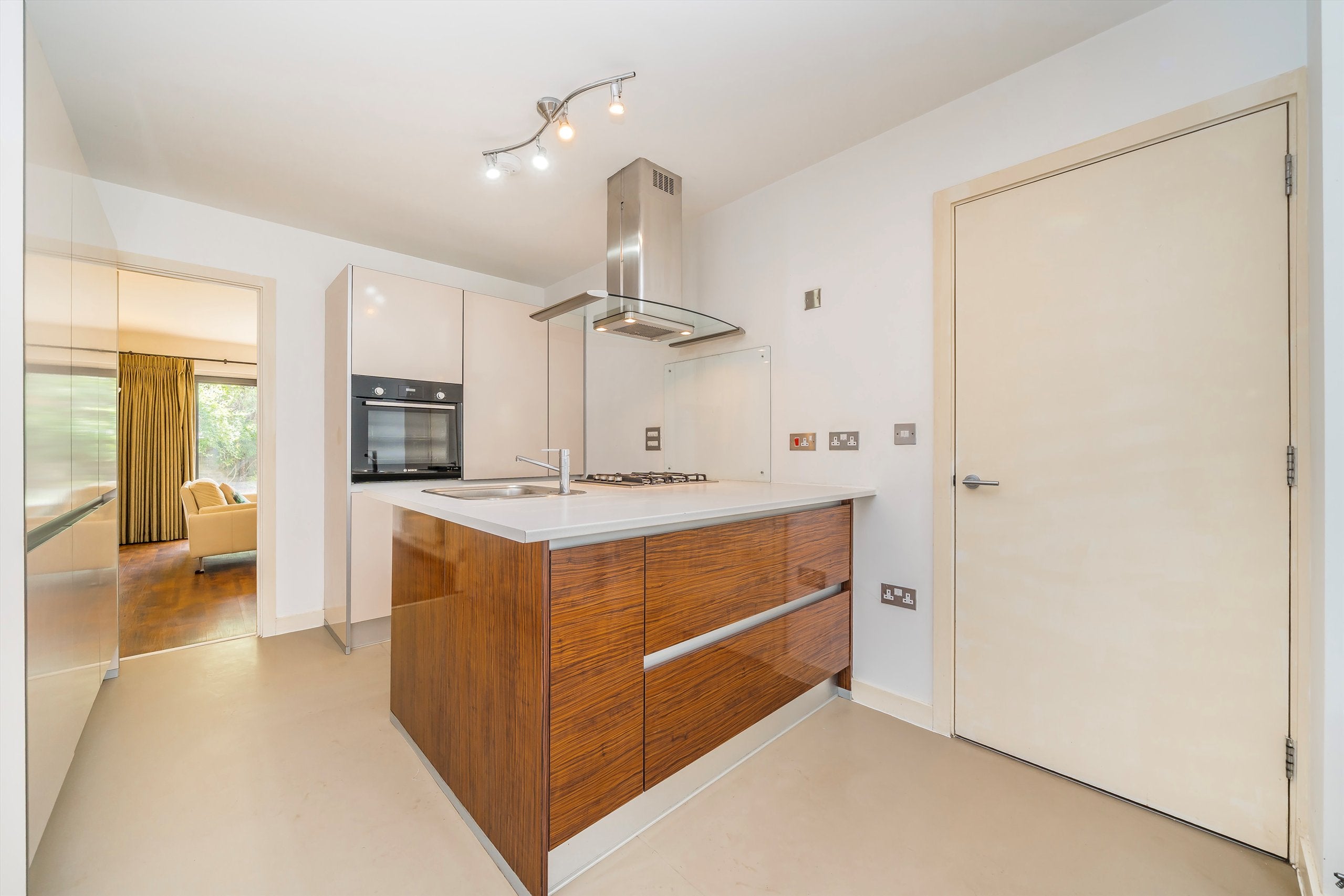House Woodland Crescent in Greater London
