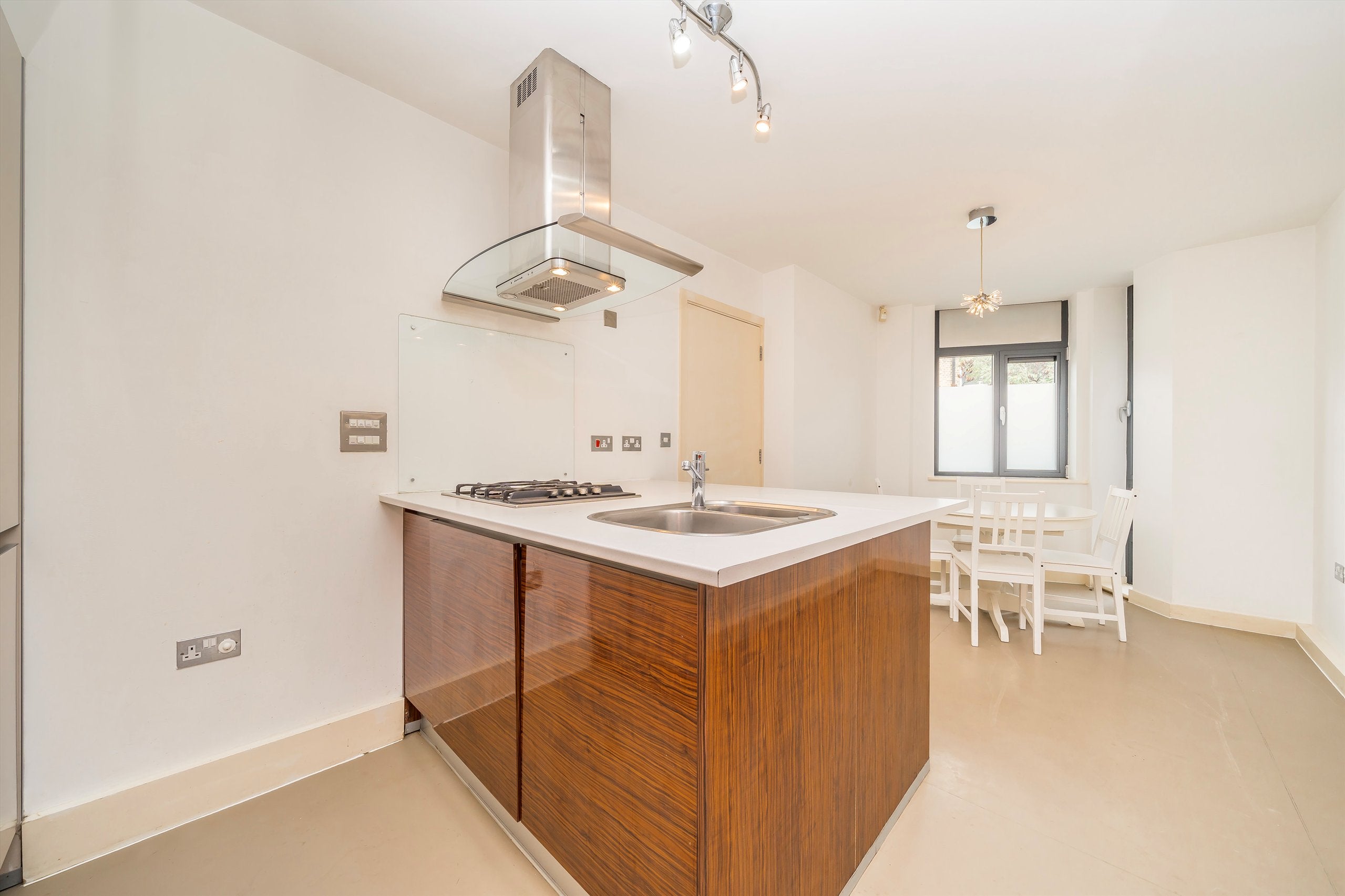 House Woodland Crescent in Greater London
