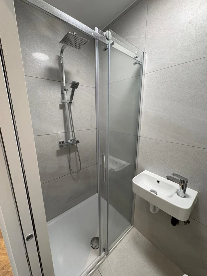Room Deacon Road in Greater London