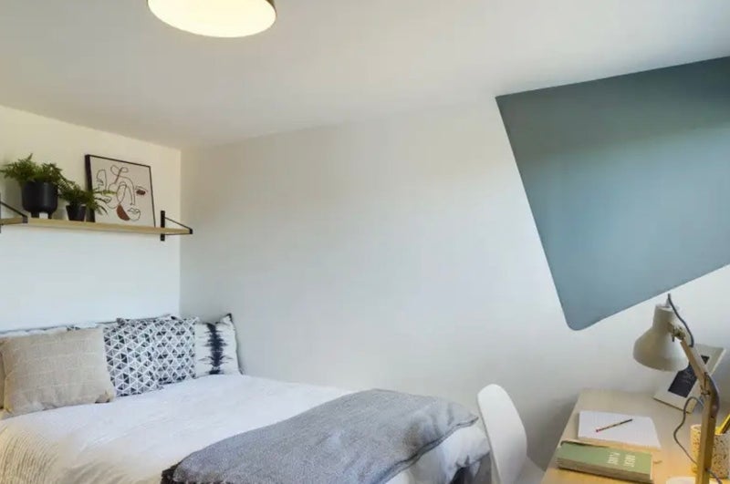 Room Ruskin Avenue in Manchester