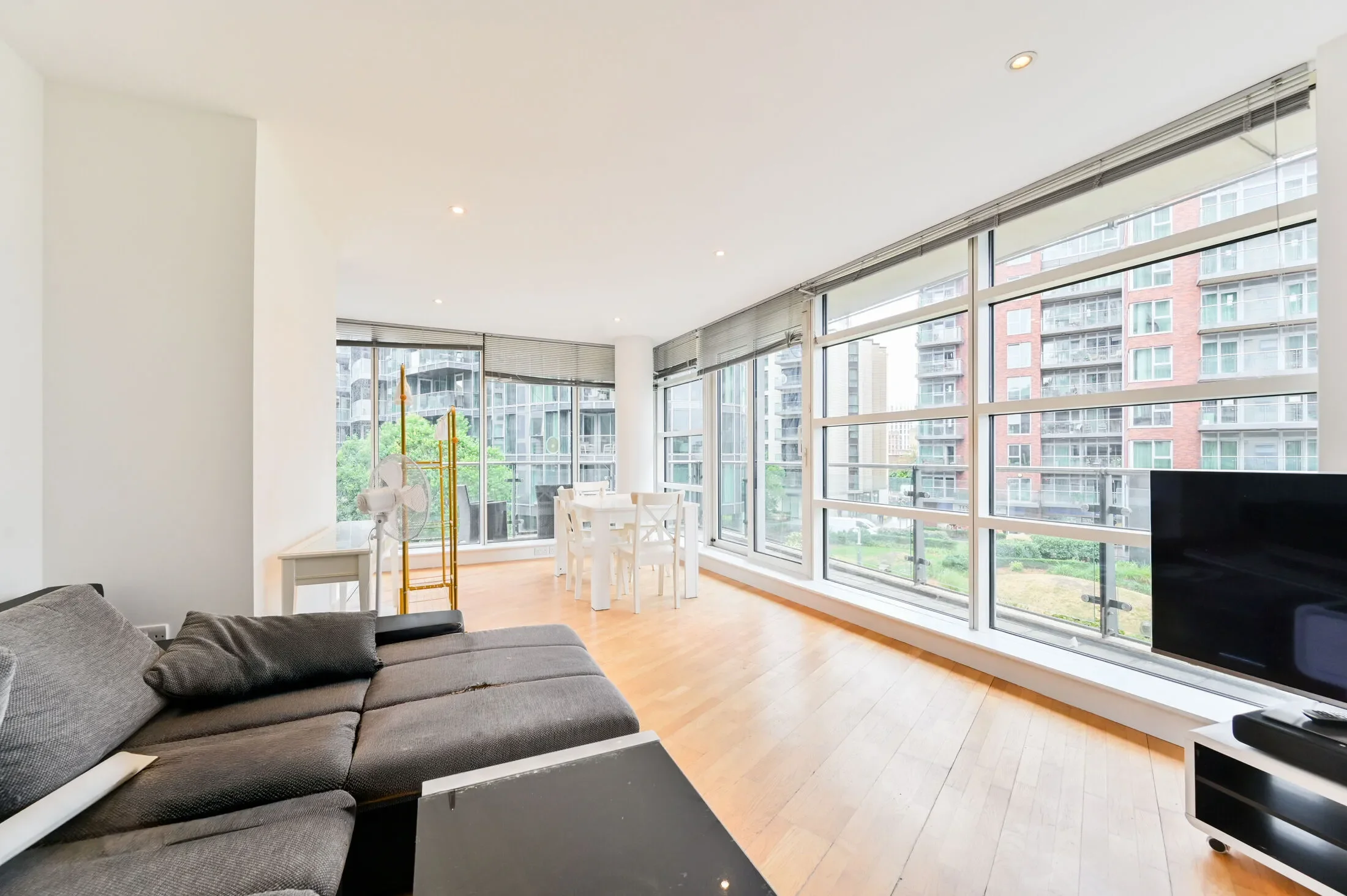 Flat Juniper Drive in Greater London