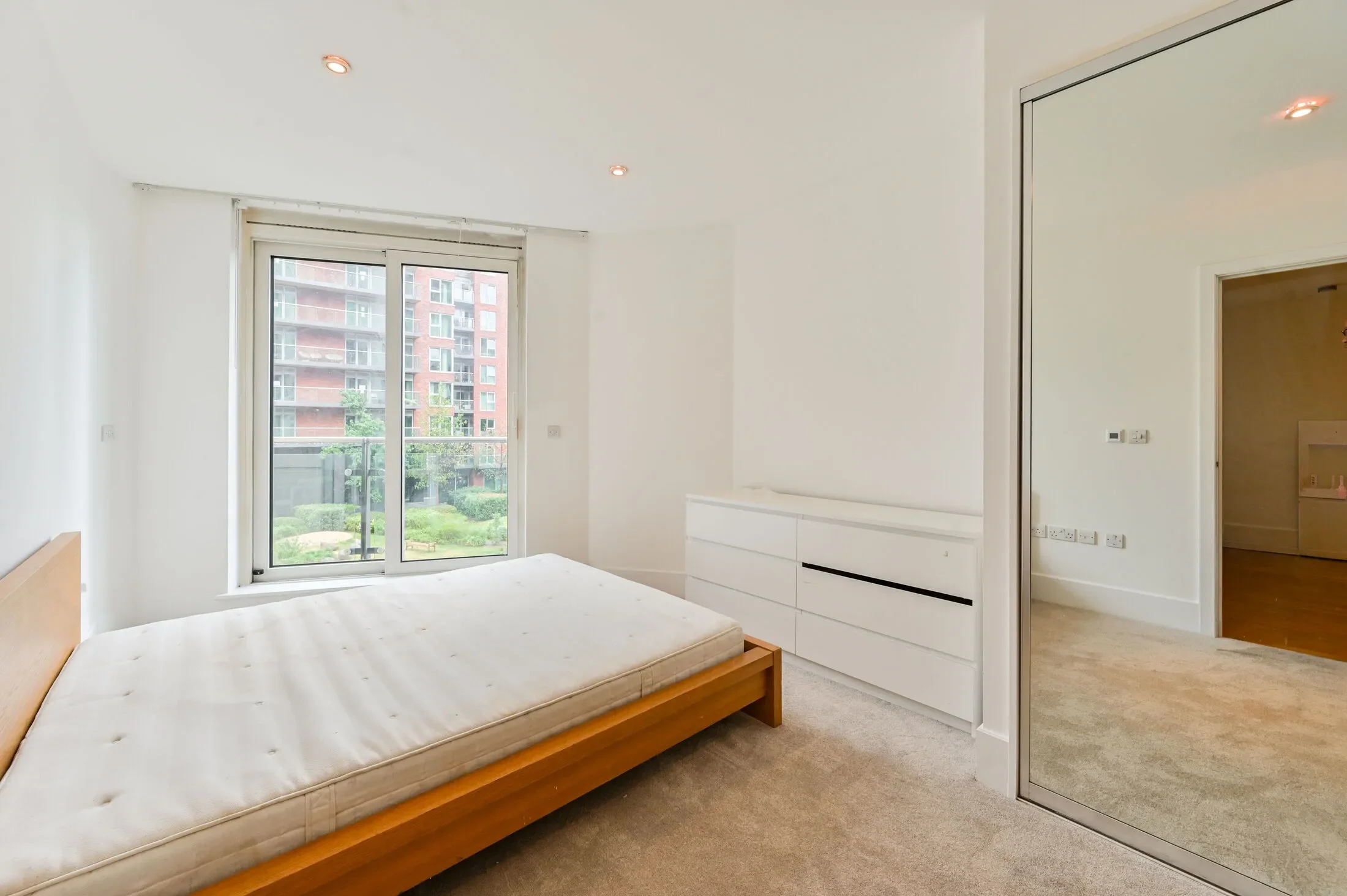 Flat Juniper Drive in Greater London