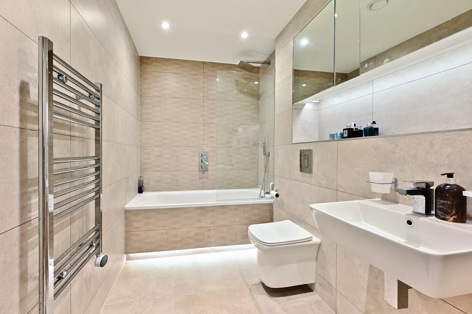 Flat Farnborough Road in Rushmoor