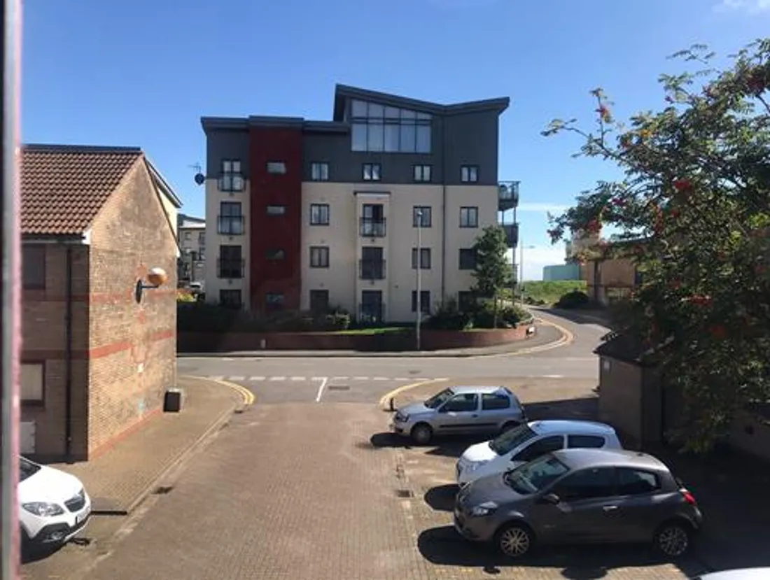 Flat Abernethy Quay in Swansea