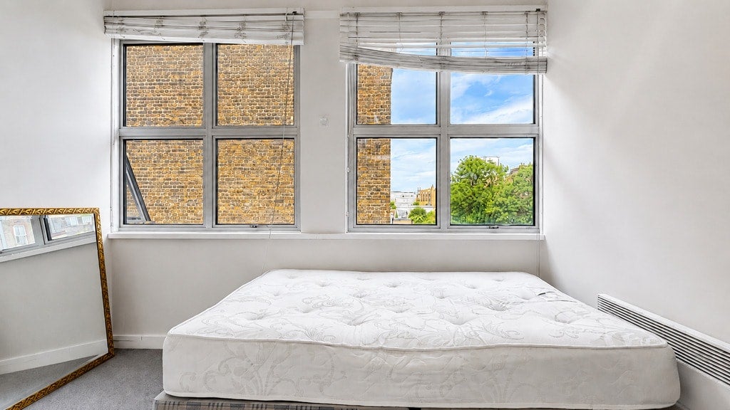 Flat Earl's Court Road in Greater London