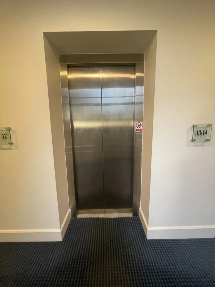 Flat Queen's Court in Greater London