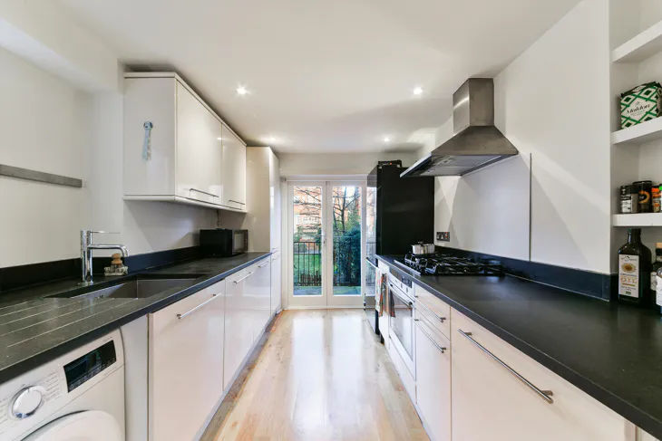 Flat Fellows Road in Greater London
