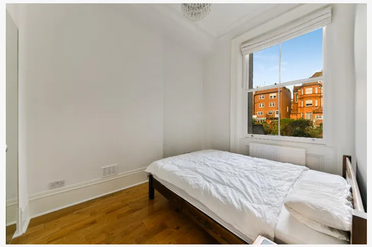 Flat Fellows Road in Greater London