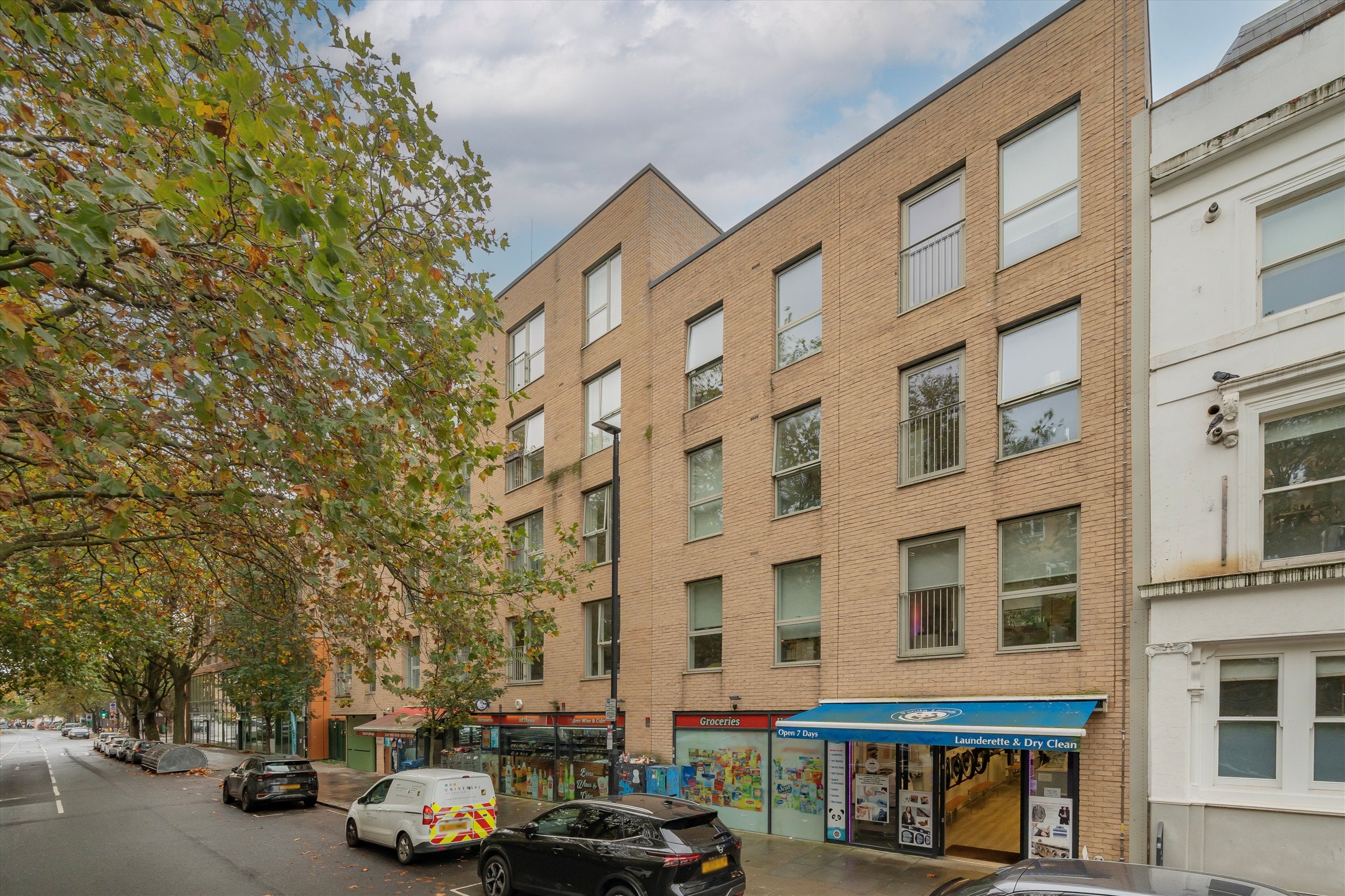 Flat Plender Street in Greater London