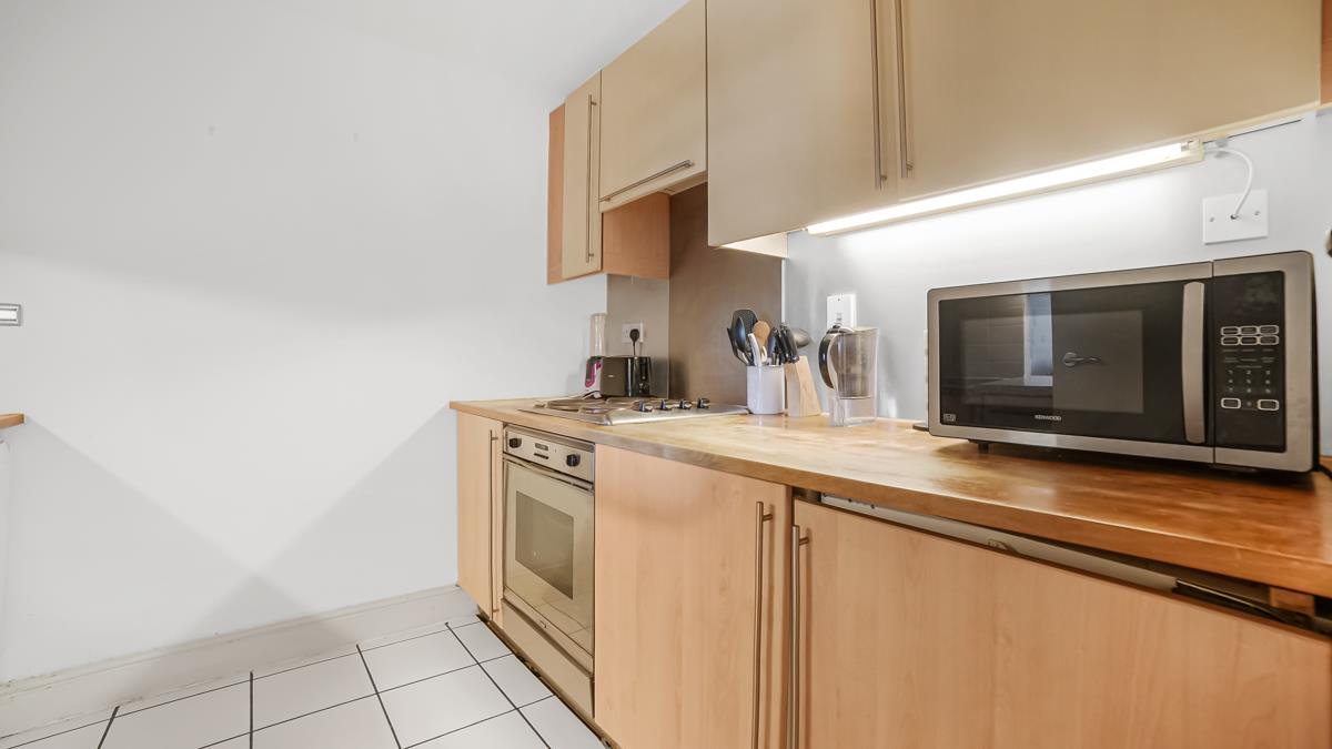Flat Westferry Road in Greater London