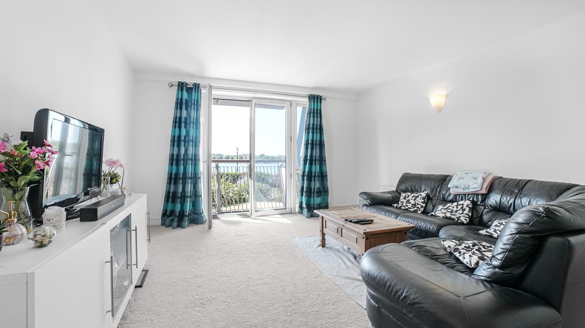 Flat Westferry Road in Greater London