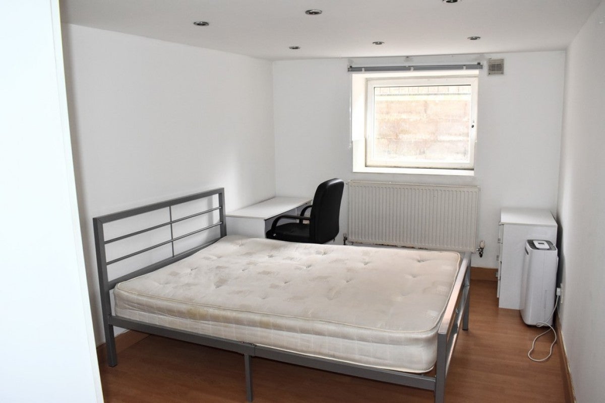 Flat Parsonage Road in Manchester