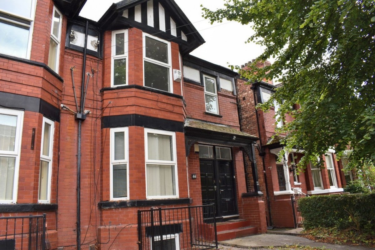 Flat Parsonage Road in Manchester