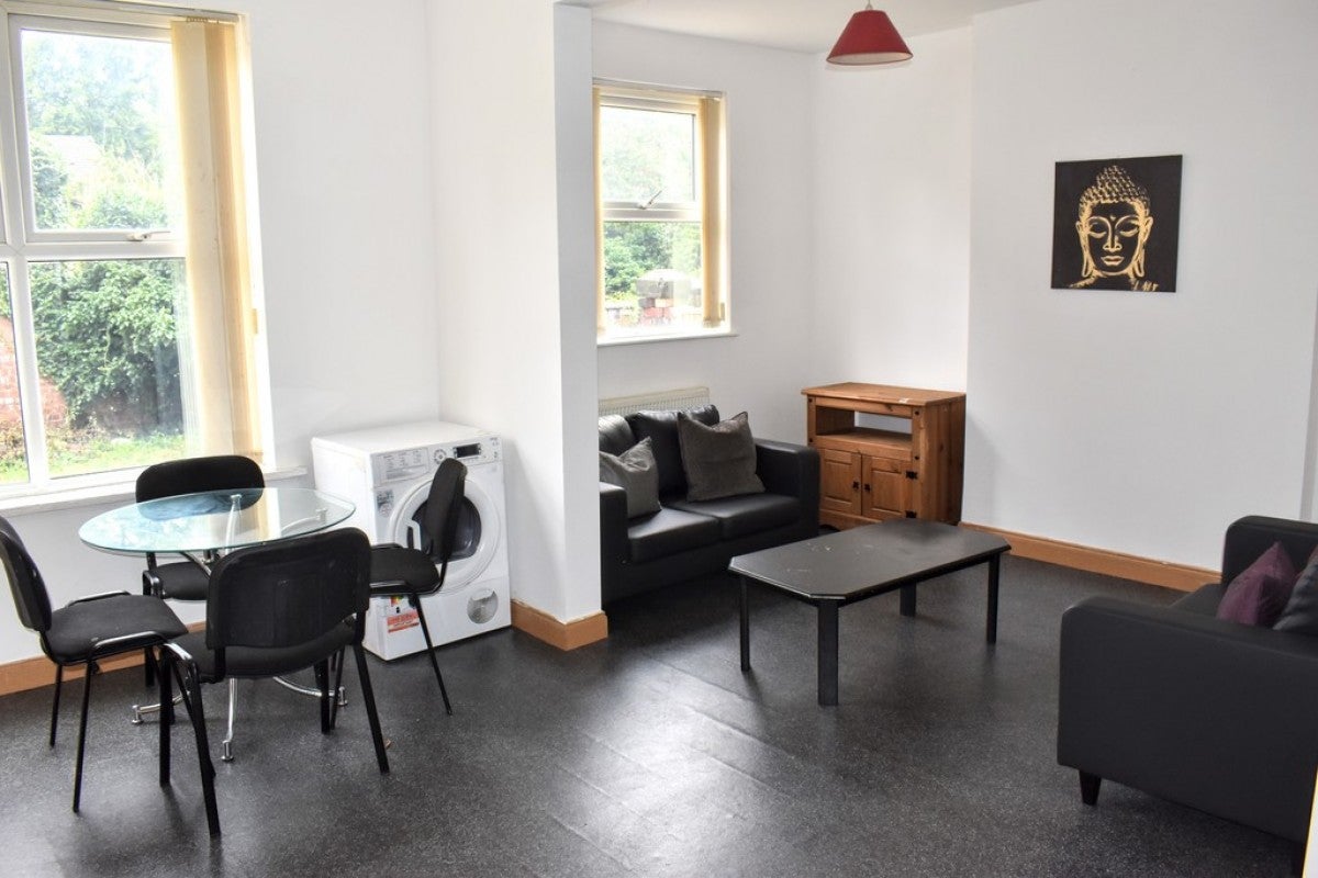 Flat Parsonage Road in Manchester
