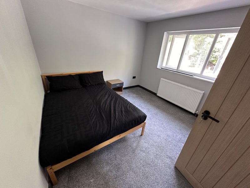 Room Barnfield Road in Greater London