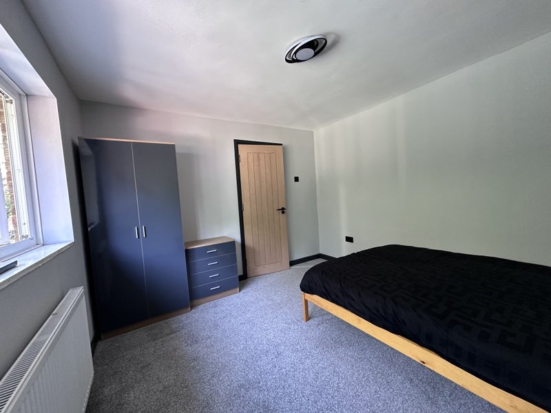 Room Barnfield Road in Greater London