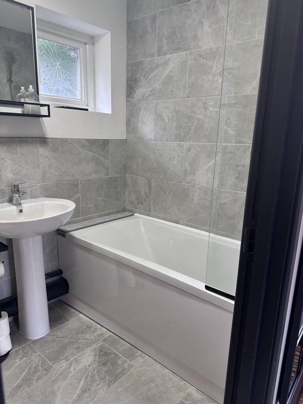 Room Barnfield Road in Greater London