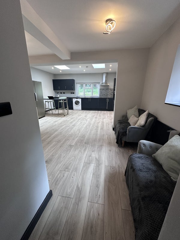 Room Barnfield Road in Greater London