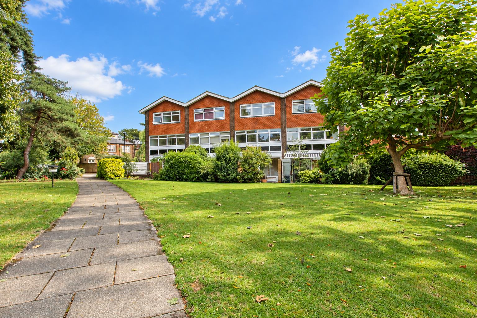 House The Knoll in Greater London