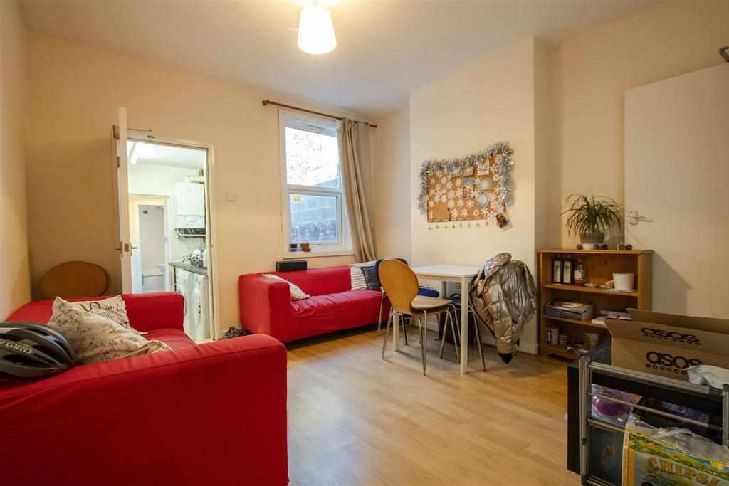 Flat Tiverton Road in Birmingham