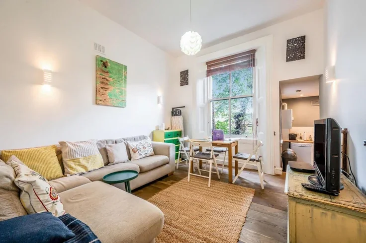 Flat Ladbroke Crescent in Greater London