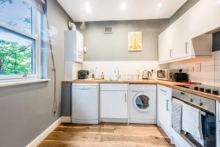 Flat Ladbroke Crescent in Greater London