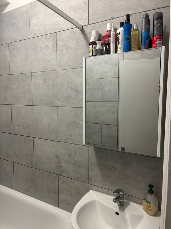 Room Hoe Street in Greater London