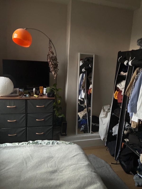 Room Hoe Street in Greater London