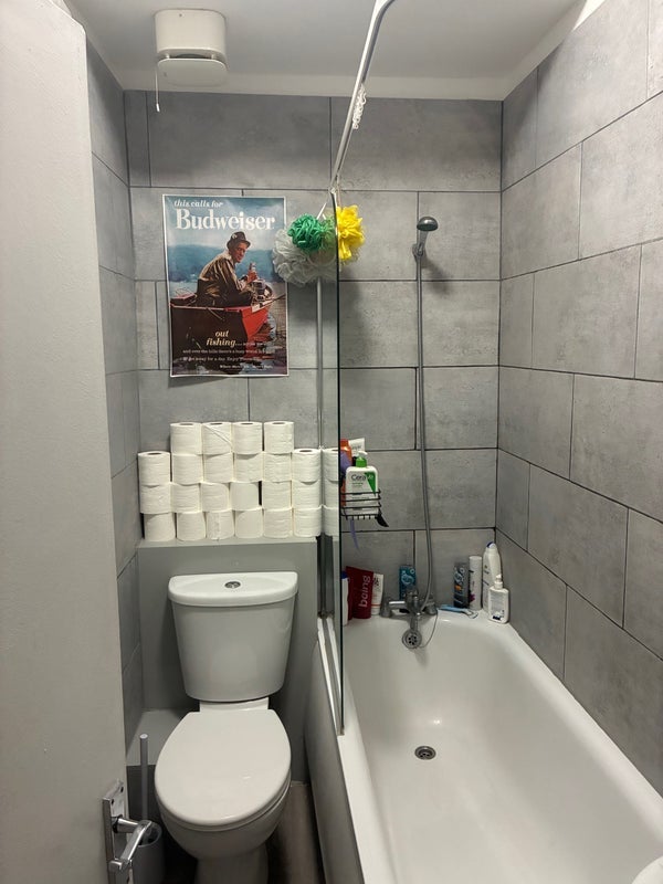 Room Hoe Street in Greater London