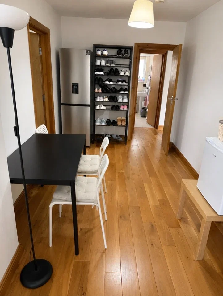Flat Elgar Avenue in Greater London