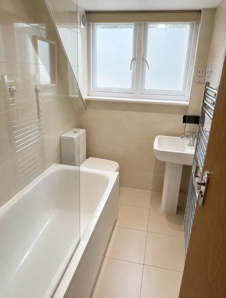 Flat Elgar Avenue in Greater London
