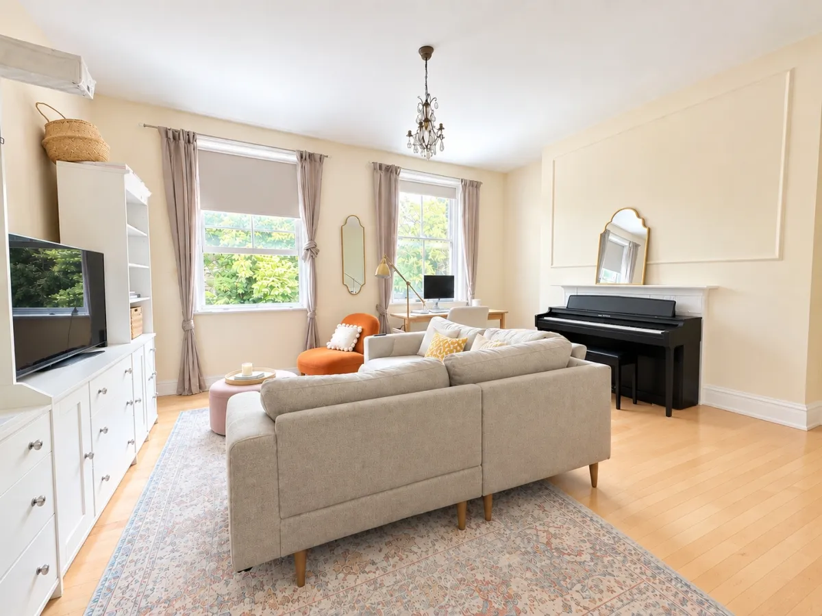 Flat Essex Road in Greater London