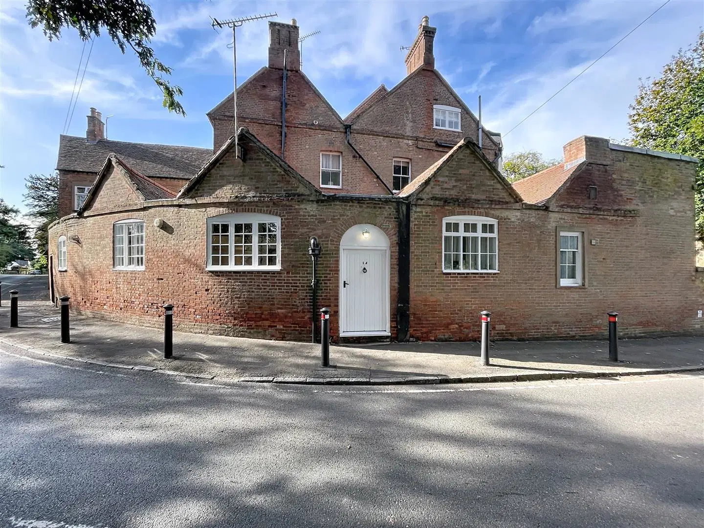 Flat Fieldgate Road in Bishop's Cleeve