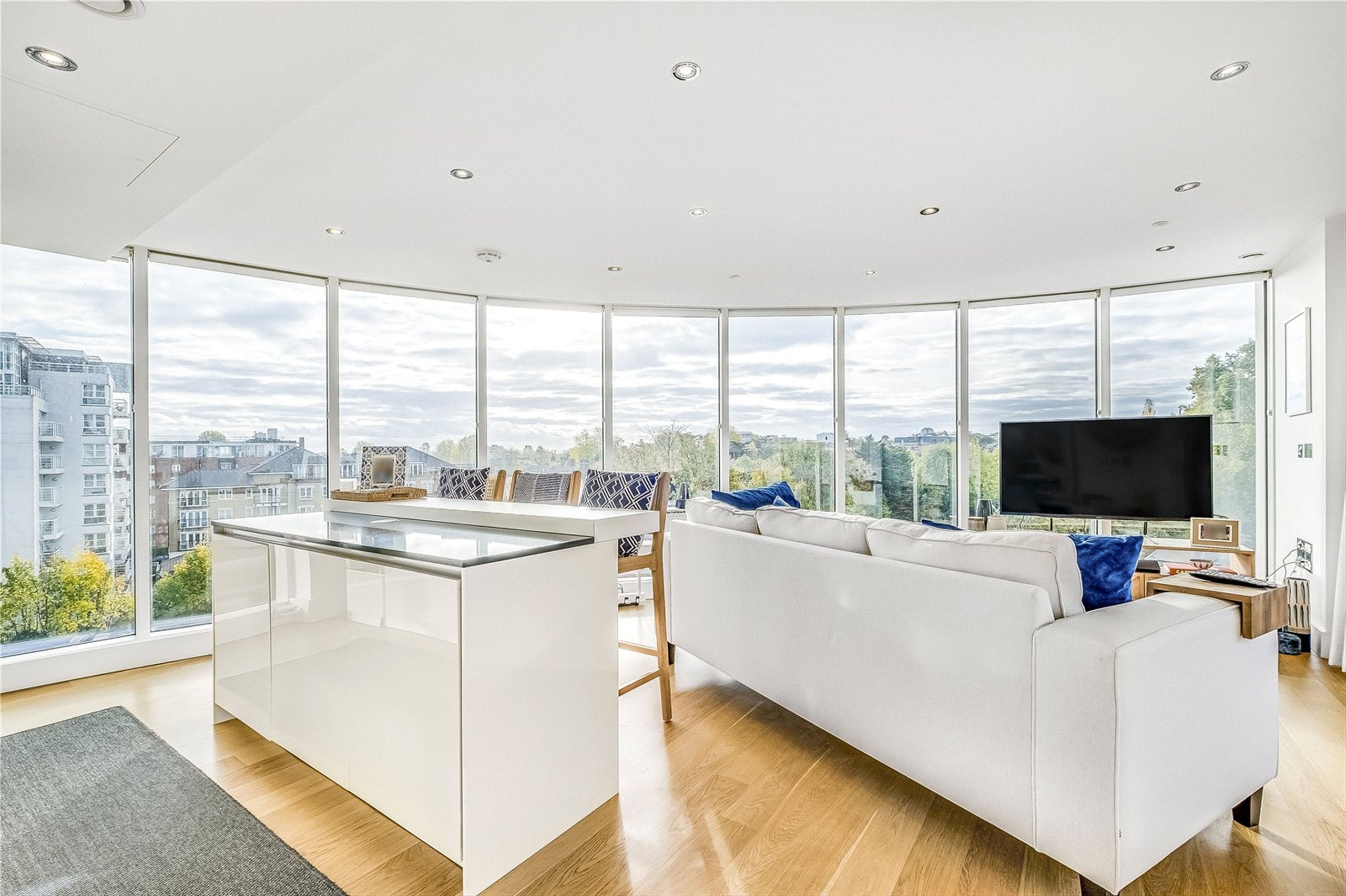 Flat Stamford Square in Greater London