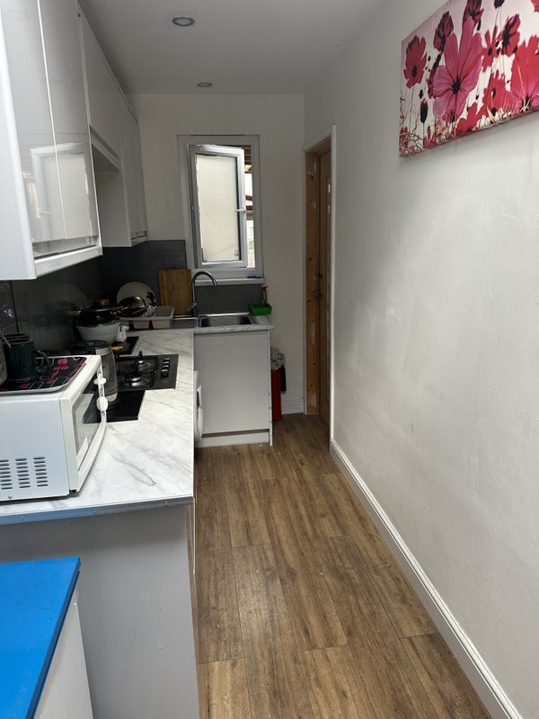 Room Western Avenue in Greater London
