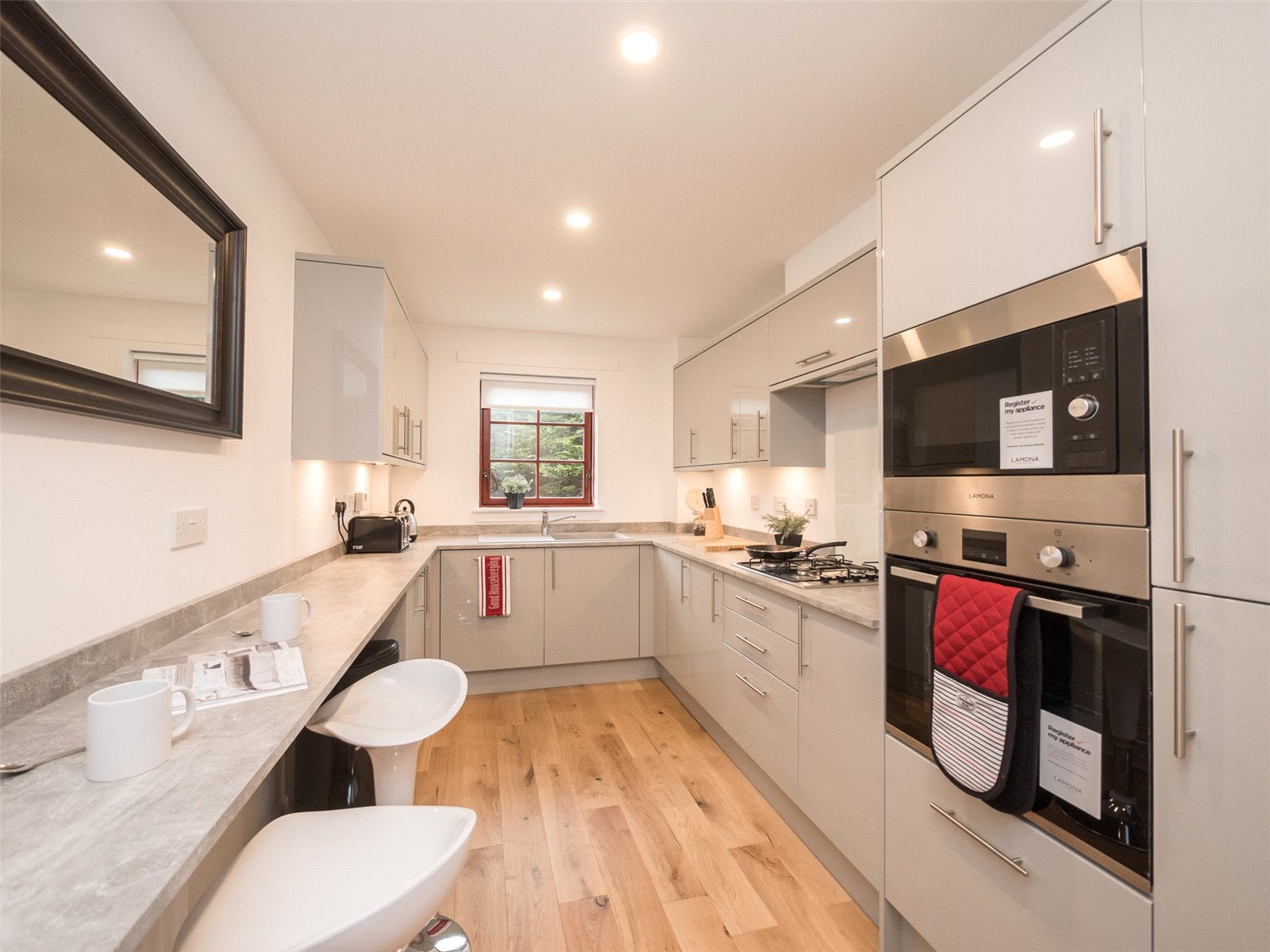 Flat Orchard Brae Avenue in City of Edinburgh