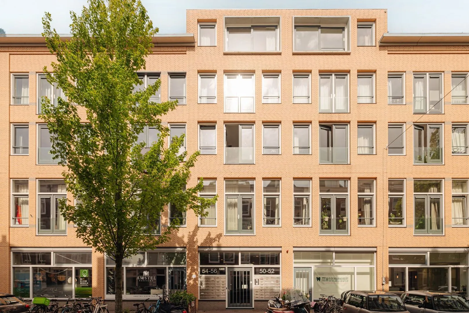 Van Oldenbarneveldtstraat 1052 KC in Amsterdam