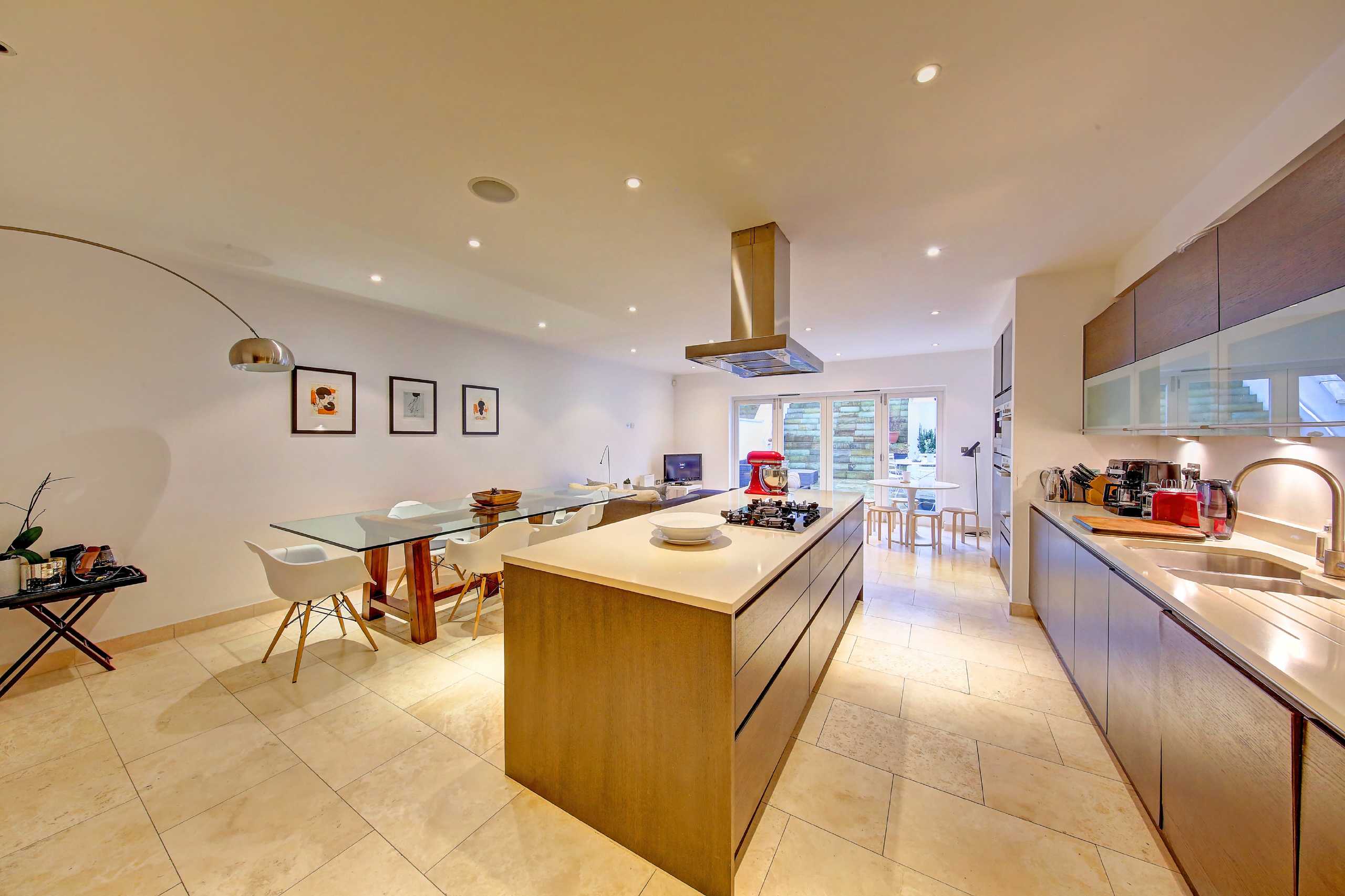 House Queensmere Road in Greater London