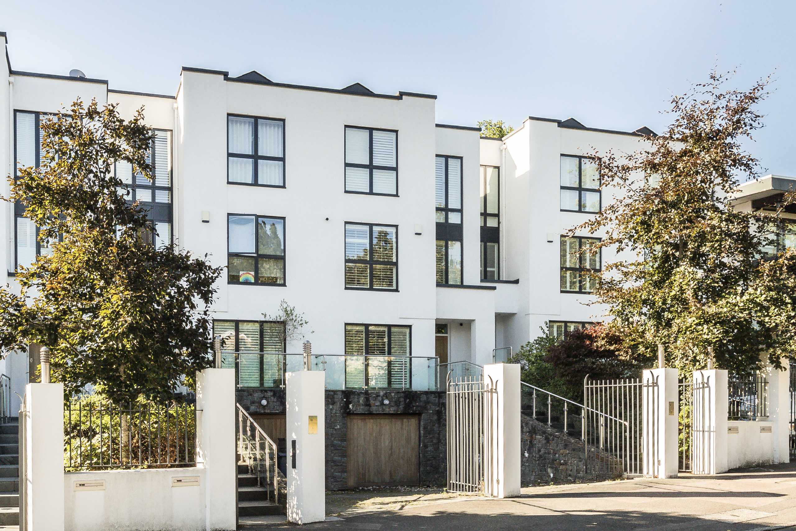 House Queensmere Road in Greater London