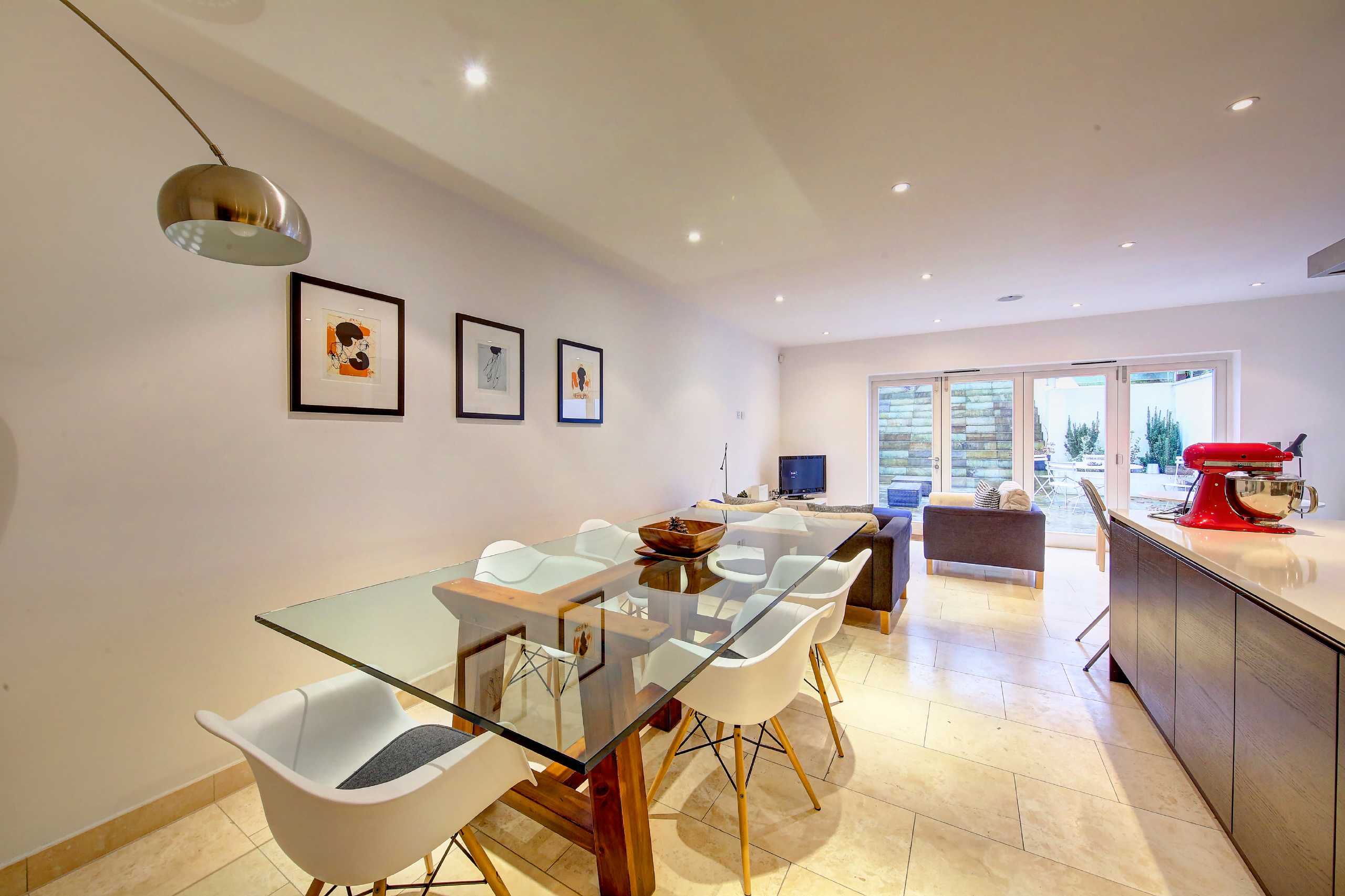 House Queensmere Road in Greater London