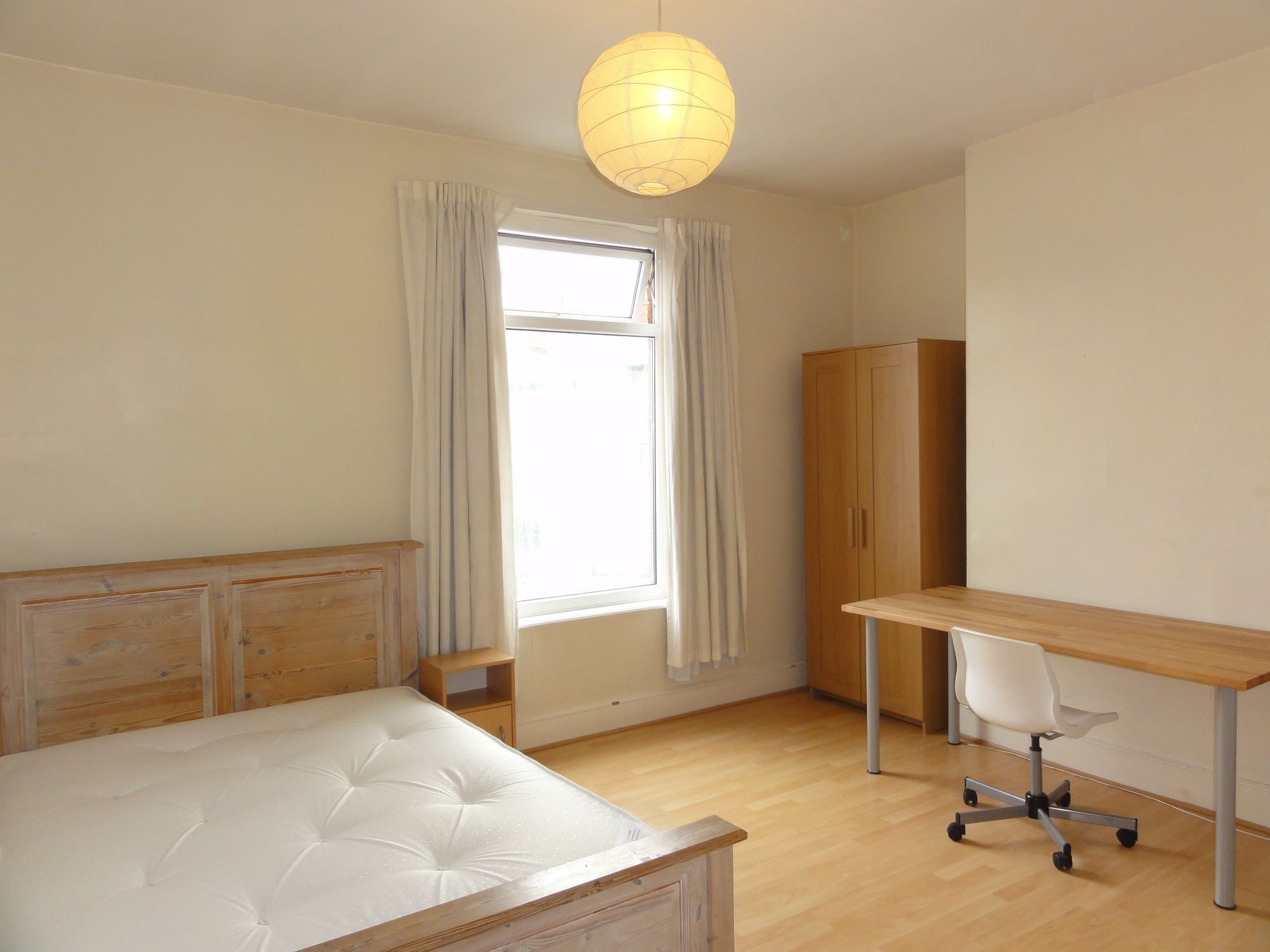 Room Alderson Place in Sheffield