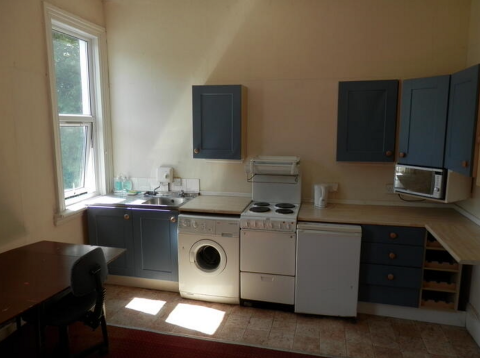 Flat Coldharbour Lane in Greater London